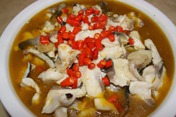 阿強家的酸菜魚你一定吃過，但你知不知道她為何只選路邊開店？