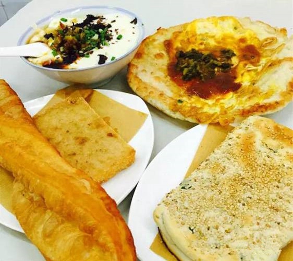 把豆?jié){油條做成夜宵，外賣月銷破百萬，他已經(jīng)做了7年的網(wǎng)紅