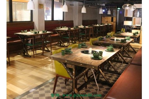  實(shí)木酒店家具怎樣做防潮處理？