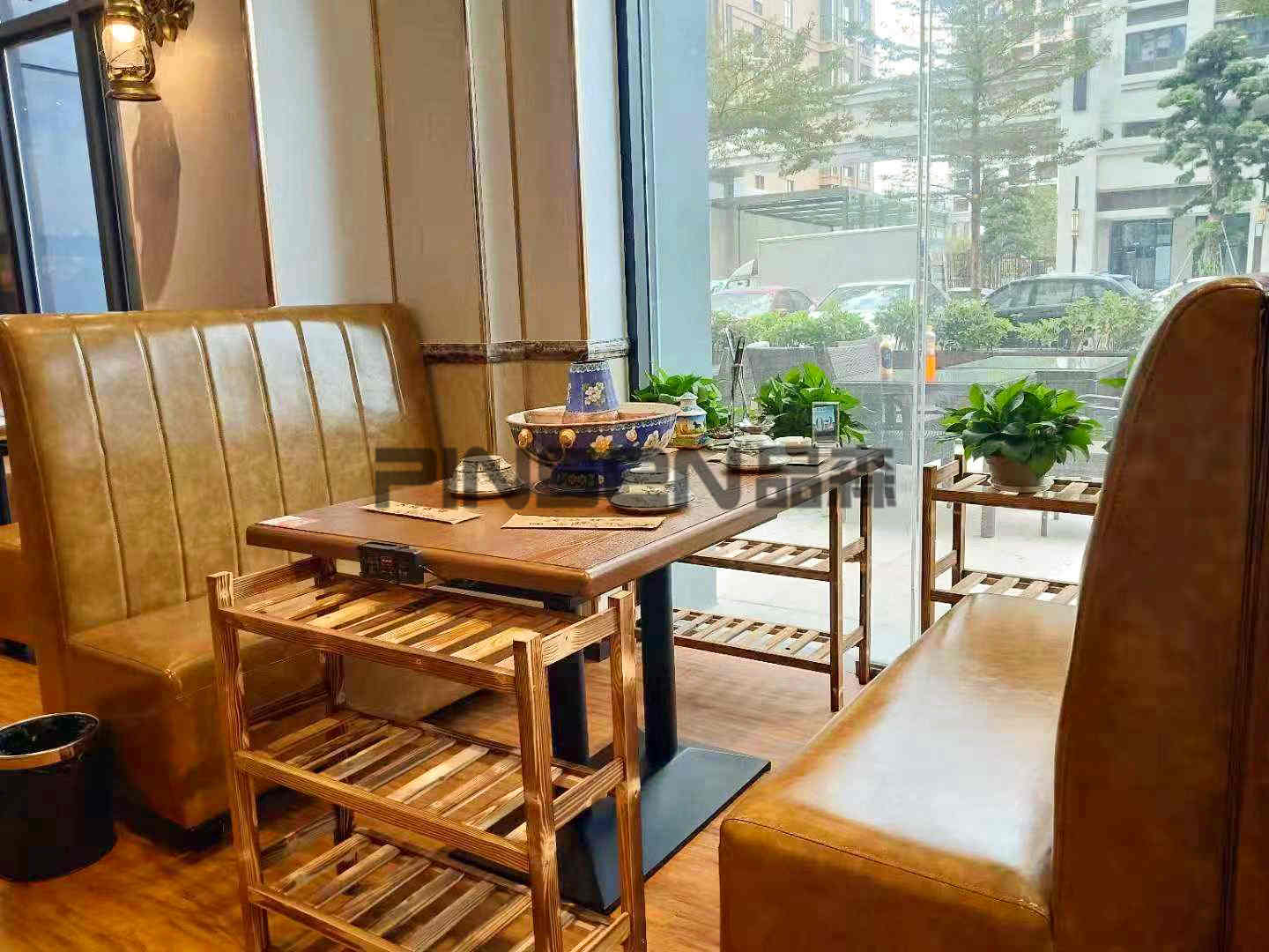 天邊牧場(chǎng)主題餐廳餐桌卡座