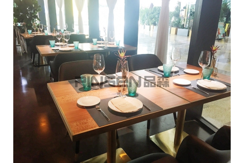 西餐廳家具的餐桌椅用什么材質(zhì)好？