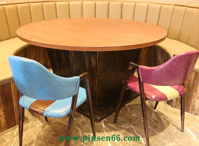 復(fù)古工業(yè)風(fēng)桌

椅